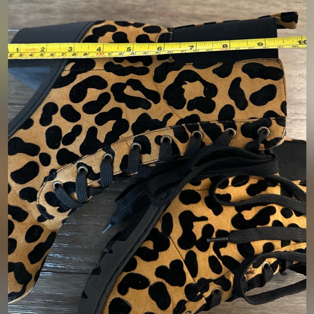 Qupid Leopard Print Lace-Up Chunky Platform Ankle Boots - Size 9 - Picture 12 of 16